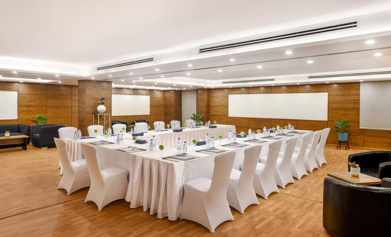 Tolip Gardens Hotel Kahire Dış mekan fotoğraf Meeting room at the hotel
